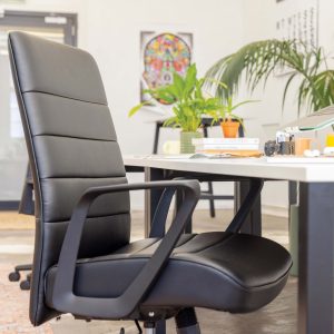 Mondo Plato_125-BL3_Scene_Office_01_Square